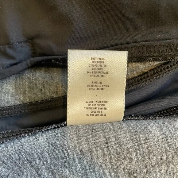 Tracksmith NDO waterproof jacket xs black - Picture 5 of 6